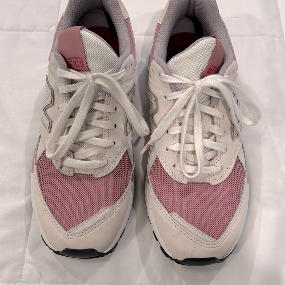 New Balance Figs size 8, Amazing Condition